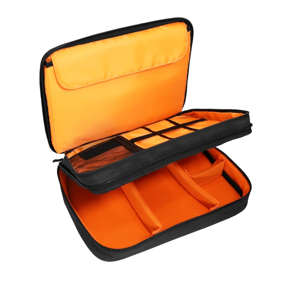 This Body Glove Tech Storage Bag keeps all your electronic accessories organized. Perfect for travelling & business trips.