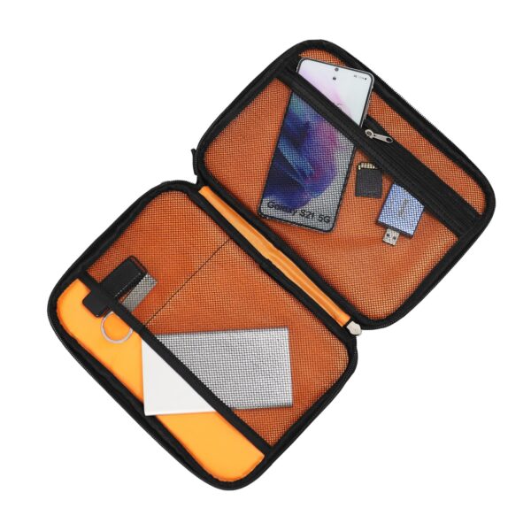 With numerous compartments this medium size Body Glove Tech Storage Bag keeps all your electronic accessories organized.